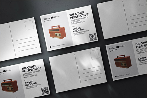 Postcards with a 3d model of an old radio